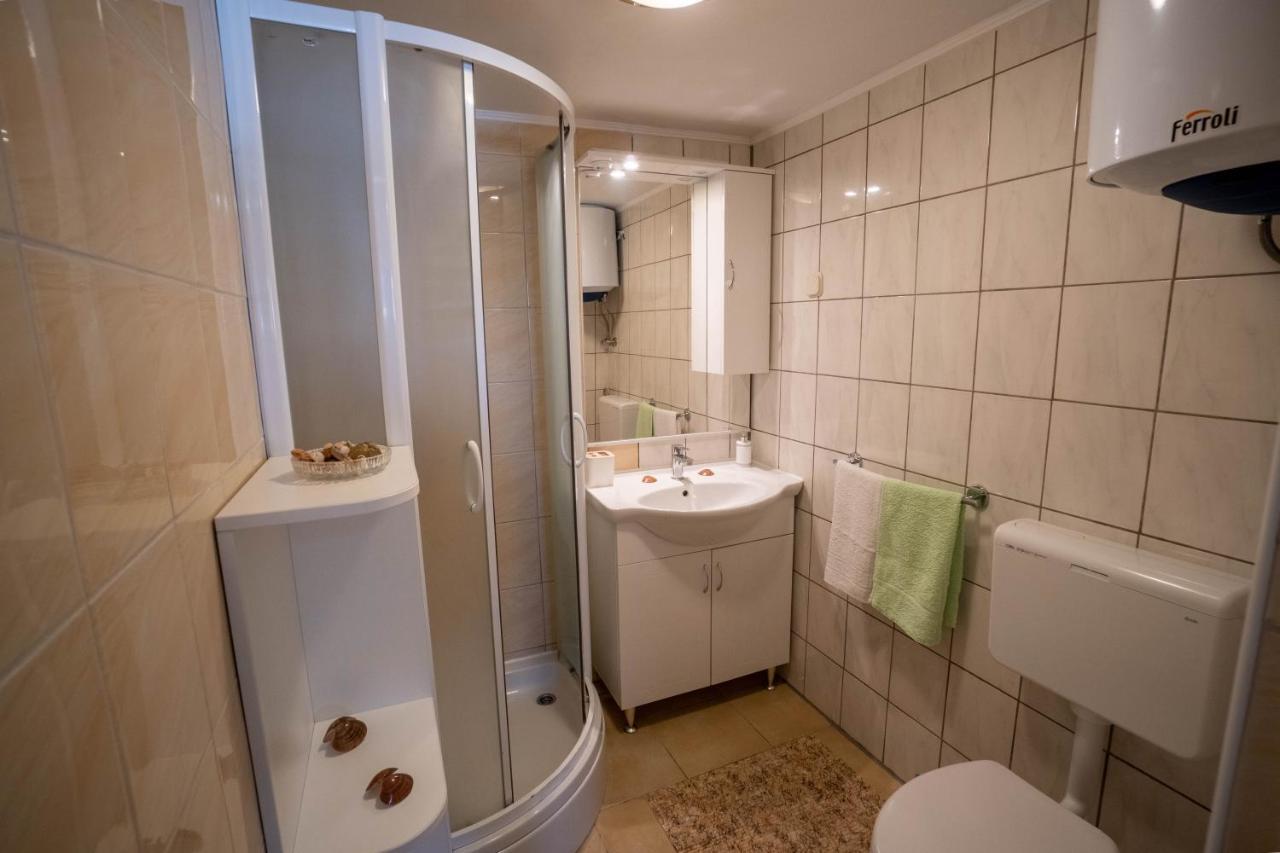 Apartments Pavic Vir Exterior foto